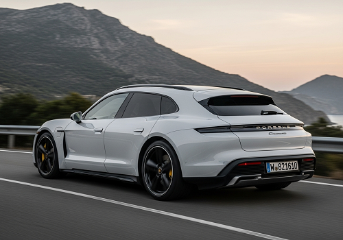 آیا شما هم وقتی پورشه تایکان کراس توریسمو رو می‌بینید، همون حسی رو دارید که ما داریم؟